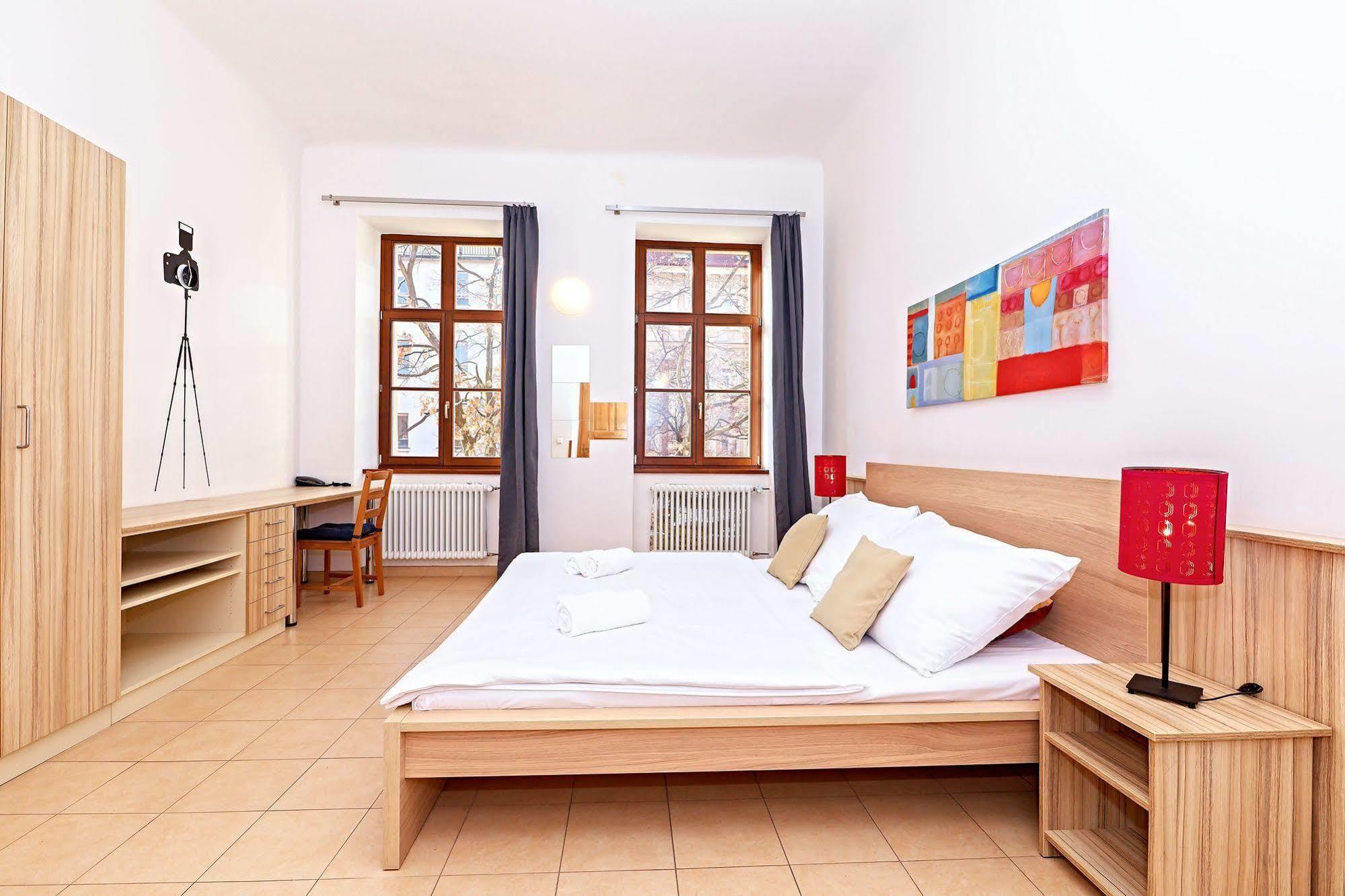 Ginosi Elema Apartel Prag Exterior foto