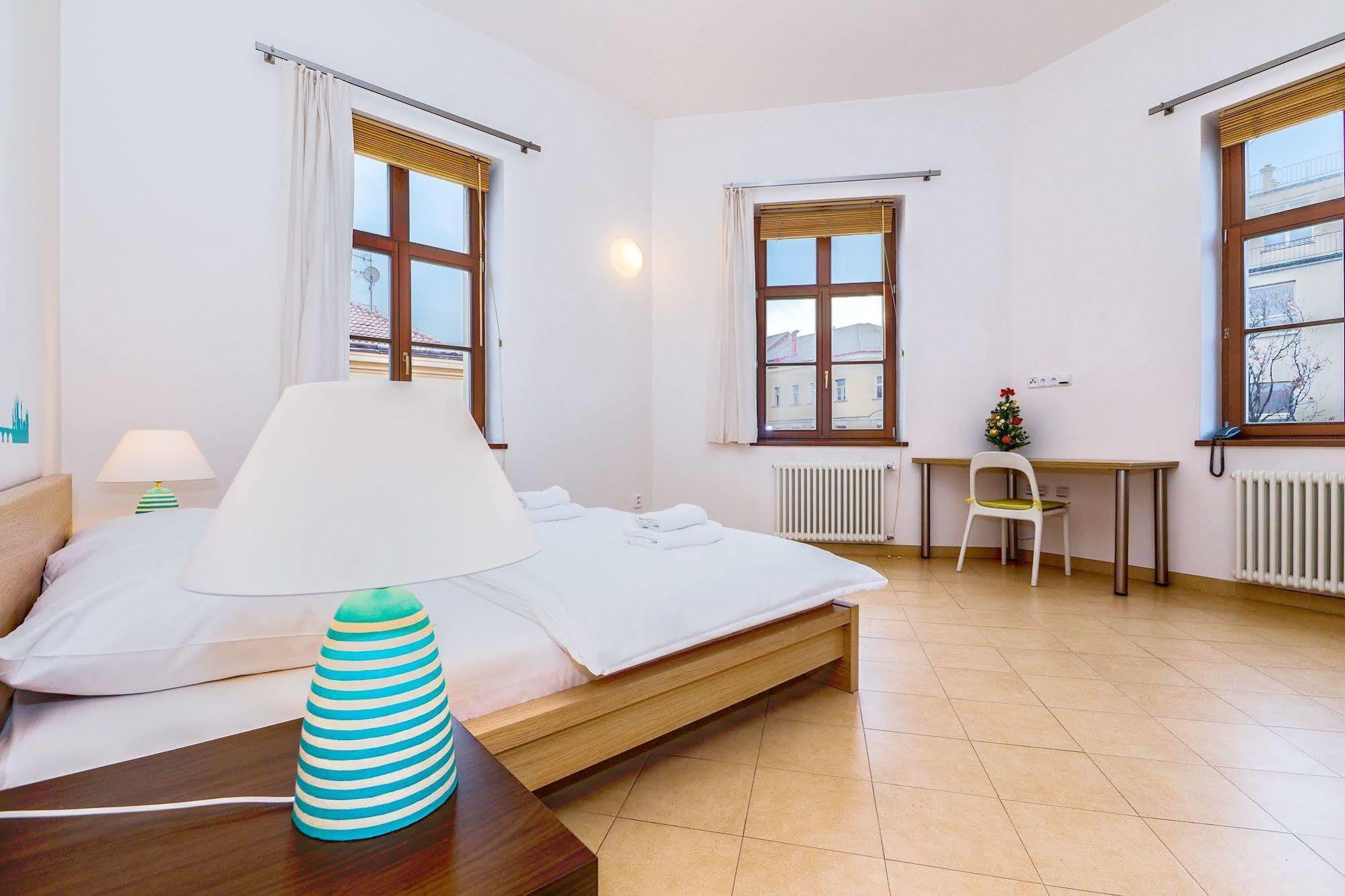 Ginosi Elema Apartel Prag Exterior foto