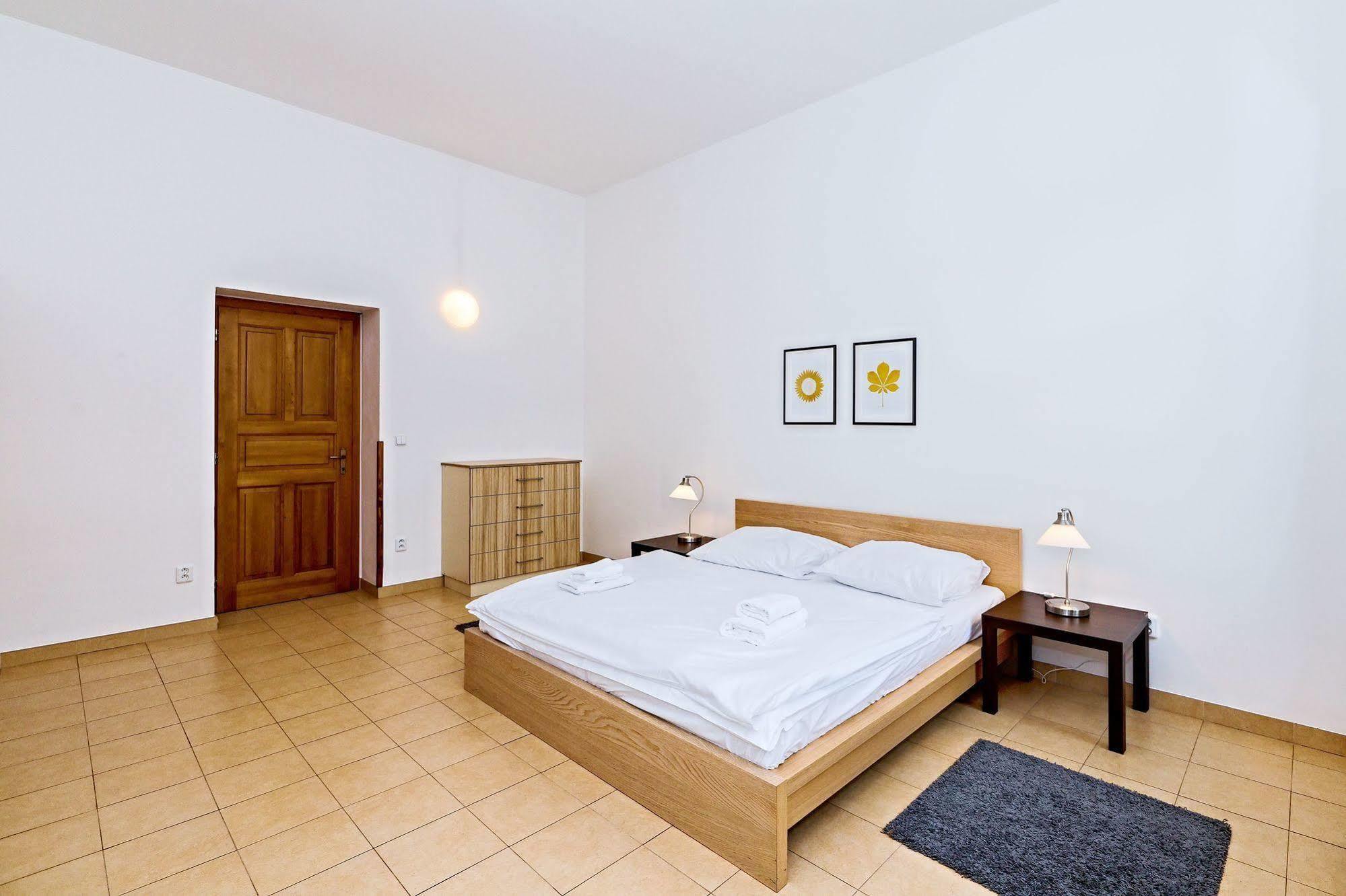 Ginosi Elema Apartel Prag Exterior foto