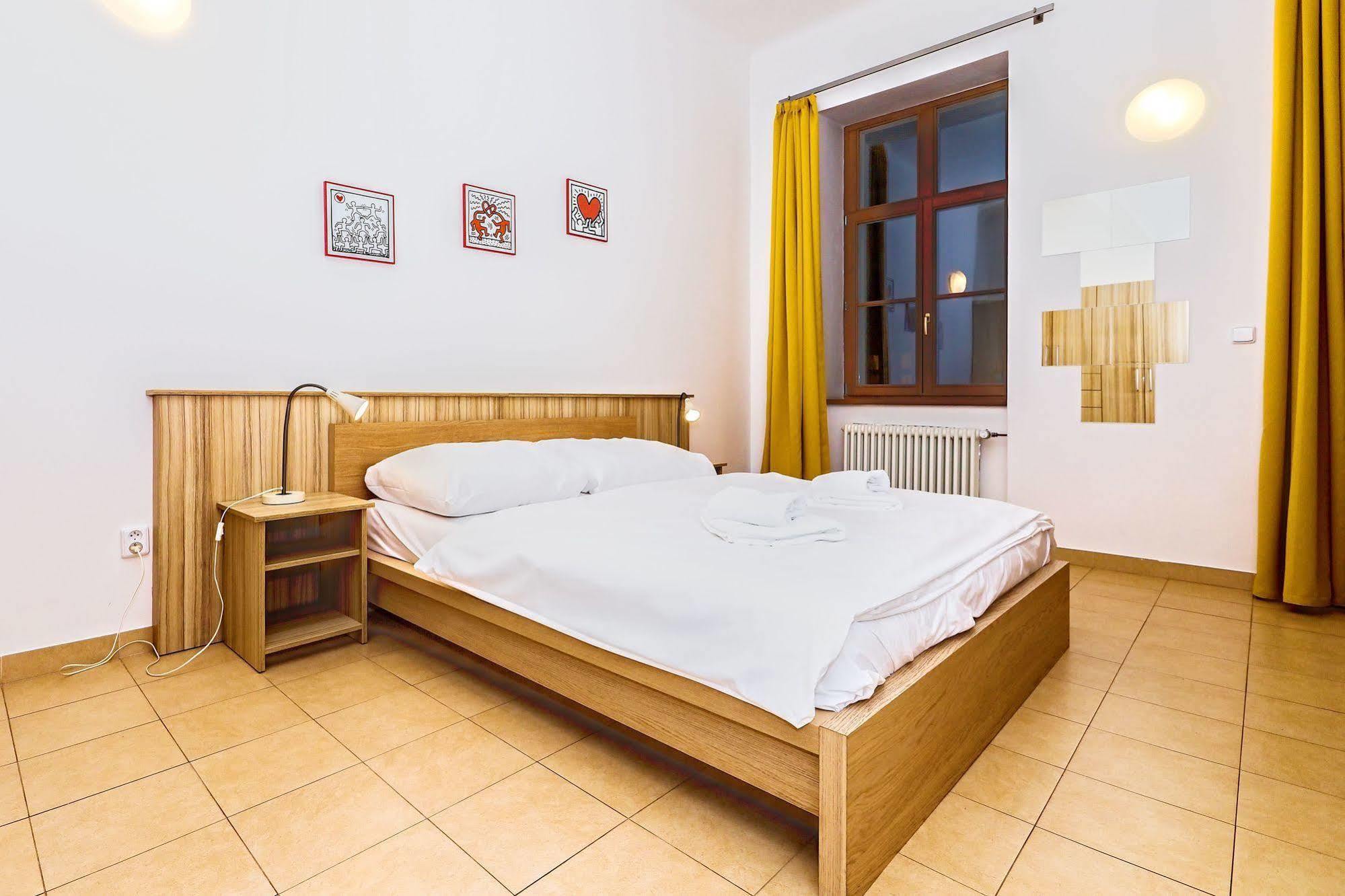 Ginosi Elema Apartel Prag Exterior foto