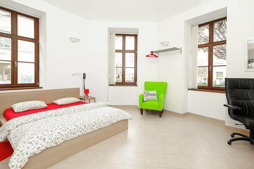 Ginosi Elema Apartel Prag Exterior foto