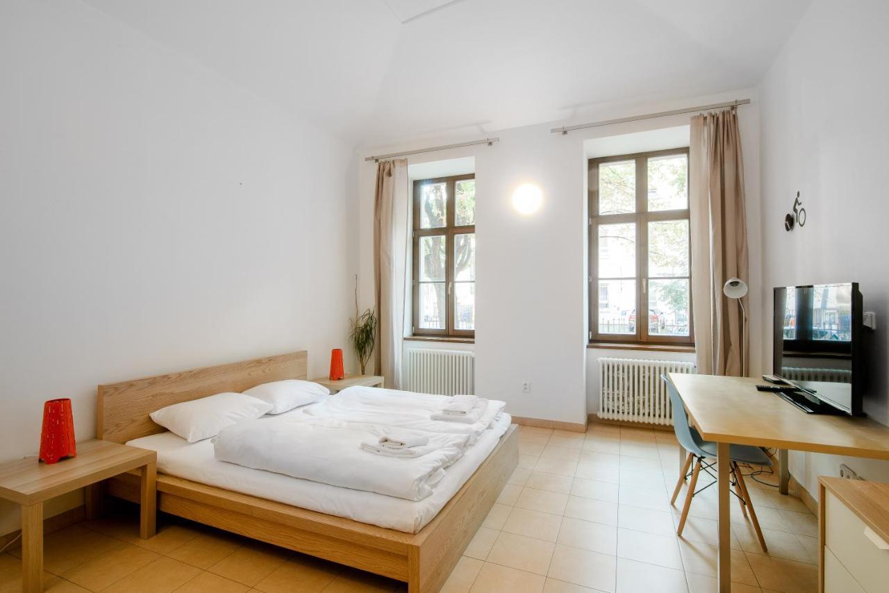 Ginosi Elema Apartel Prag Exterior foto