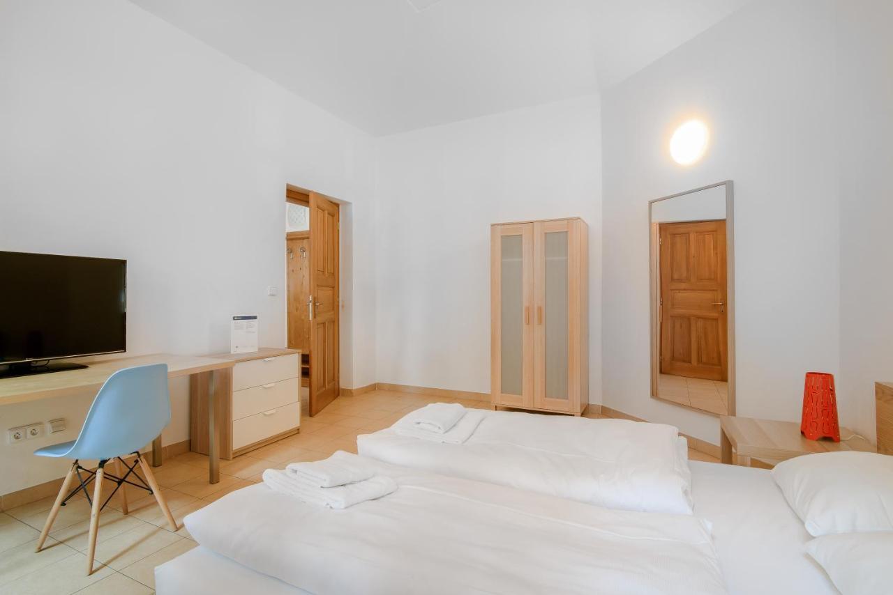 Ginosi Elema Apartel Prag Exterior foto