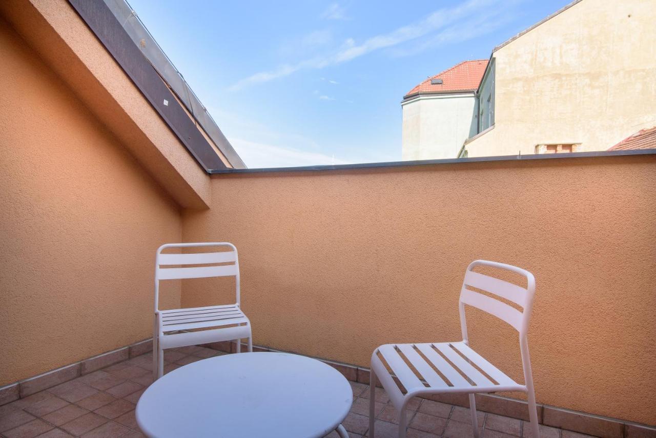 Ginosi Elema Apartel Prag Exterior foto