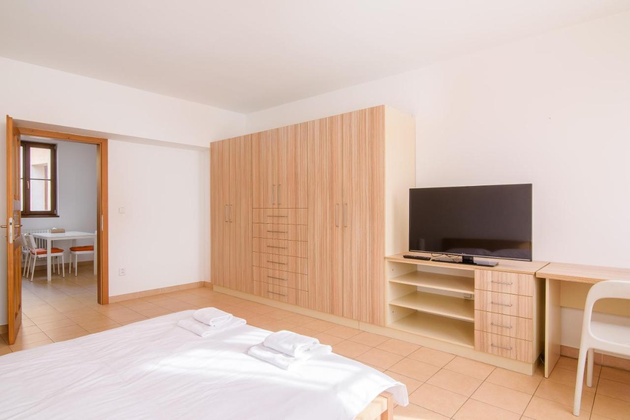 Ginosi Elema Apartel Prag Exterior foto