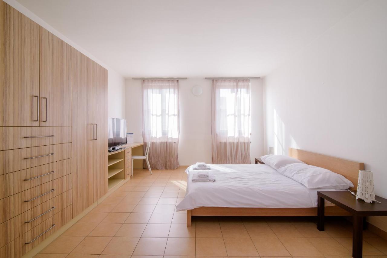 Ginosi Elema Apartel Prag Exterior foto