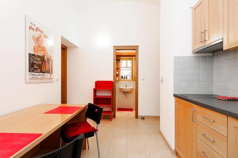 Ginosi Elema Apartel Prag Exterior foto